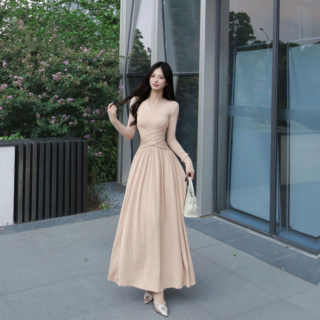 法式长袖扭结收腰修身连衣裙女秋季新款长款温柔设计感长裙子 服裝批發女裝批發服飾貨源