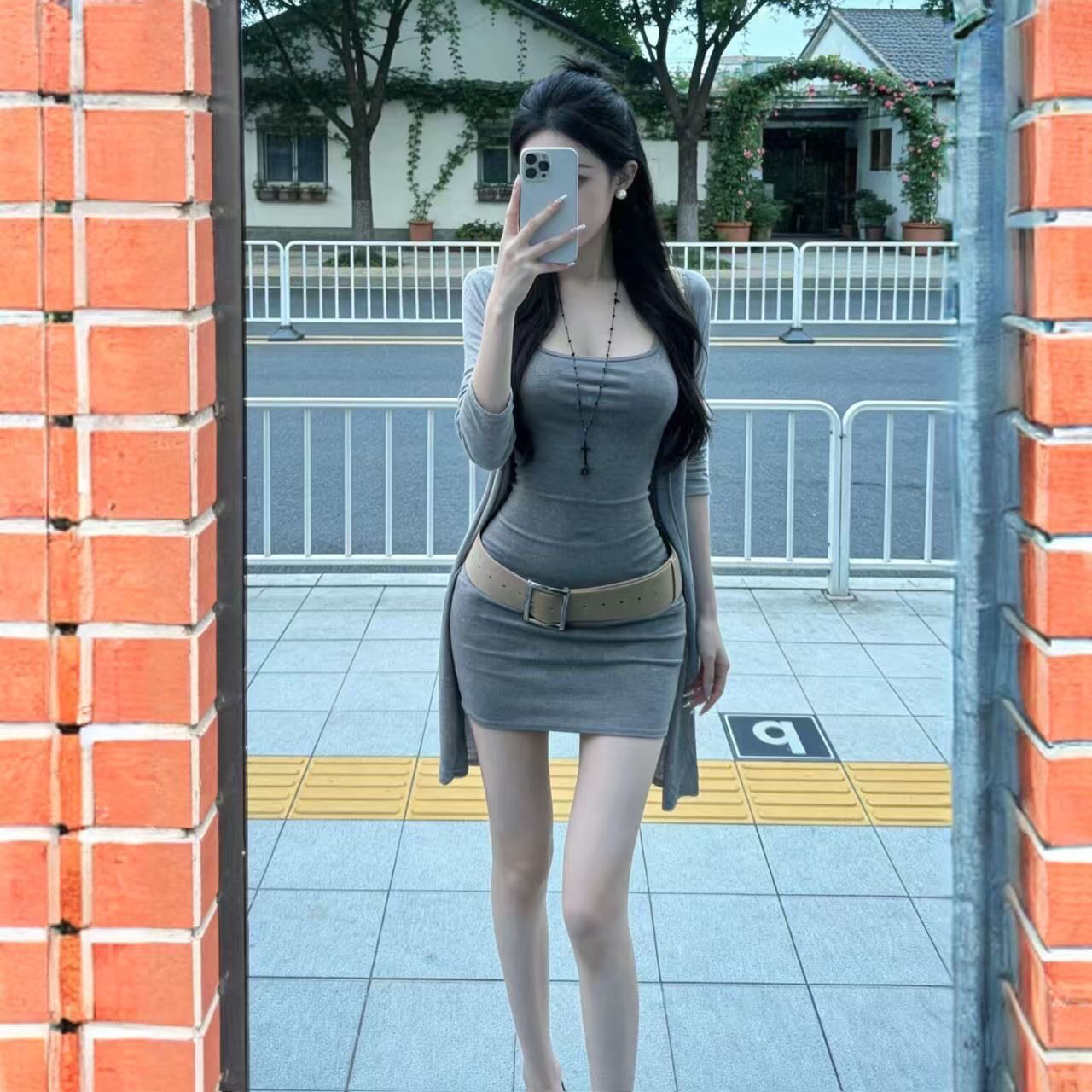 有腰带辣妹修身包臀吊带连衣裙防晒衣开衫女时尚两件套装 服裝批發女裝批發服飾貨源
