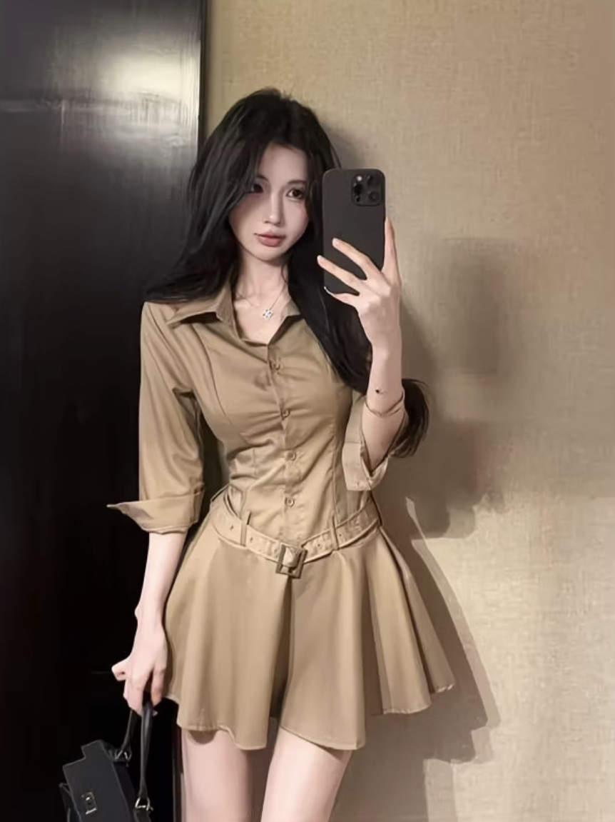 BY35948# 甜辣风卡其衬衫裙女秋季翻领中袖自带腰带收腰显高短A裙显瘦气质  服裝批發女裝批發服飾貨源