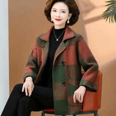 批发大码妈妈洋气高贵外套春秋<b class='q'>中老年女装</b>冬羊绒毛呢大衣开衫格子<b class='q'>上衣</b>