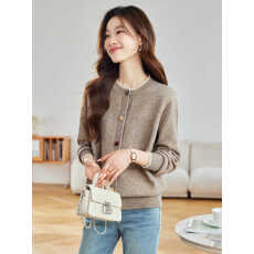 批发小香风<b class='q'>针织</b><b class='q'>开衫</b>女短外套2025春秋新款圆领毛衣外搭小个子彩扣上衣