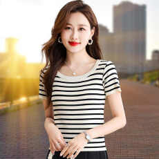 批发白色条纹短袖t恤女夏装2026新款妈妈时尚正肩<b class='q'>上衣</b>圆领针织衫<b class='q'>上衣</b>