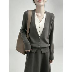 批发设计个撞色V领假两件羊毛针织<b class='q'>开衫</b>女<b class='q'>长袖</b>毛衣洋气上衣<b class='q'>外</b><b class='q'>搭</b>小外套