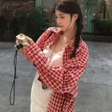 批发复古红色休闲<b class='q'>格子衬衫</b>外套2025春秋季新款长袖宽松慵懒风衬衣上衣