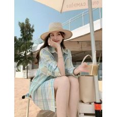 批发韩系穿搭今年流行的漂亮衬衫独特别致慵懒风格子<b class='q'>防晒衫</b>polo领上衣