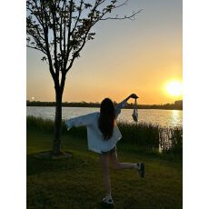 批发蝴蝶结印花衬衫女春<b class='q'>秋</b>新款宽松长袖设计感蓝色百搭条纹衬衣上衣