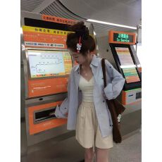 批发蝴蝶结印花衬衫女春<b class='q'>秋</b>新款宽松长袖设计感蓝色百搭条纹衬衣上衣