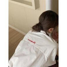 批发设计感后背刺绣<b class='q'>衬衫</b>女2026年春季新款宽松<b class='q'>长袖</b>小个子韩式上衣