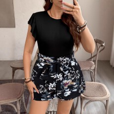 批发<b class='q'>欧美</b>女士加<b class='q'>大码</b>两件套休闲短裤套装包含一件插肩袖上衣和印花短裤