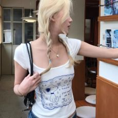 已出货 卡通印花短款t恤女夏新款修身短袖上衣白色