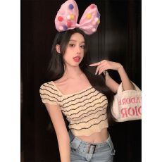 批发已出货 薄款条纹方领短袖针织衫女夏季短款修身小众内搭上衣打底