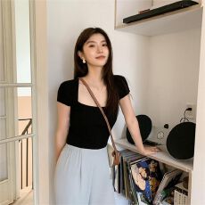 批发已出货 <b class='q'>韩版</b>新款深方领露锁骨显瘦短袖针织上衣修身<b class='q'>打底衫</b>女