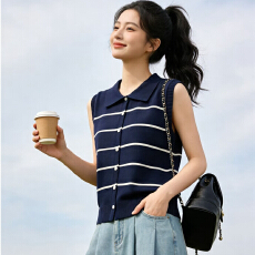 批发2026年夏季新款设计感学院风翻领撞色条纹<b class='q'>针织</b>背心<b class='q'>开衫</b>