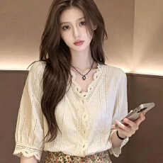 批发已出货设计感法式v领泡泡袖蕾丝边夏季<b class='q'>显瘦</b>洋气短袖<b class='q'>衬衫</b>女