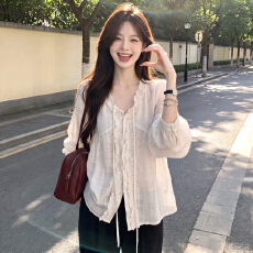 批发已出货 高品质早秋韩系肌理感V领系带木耳边<b class='q'>衬衫</b>宽松仙气温