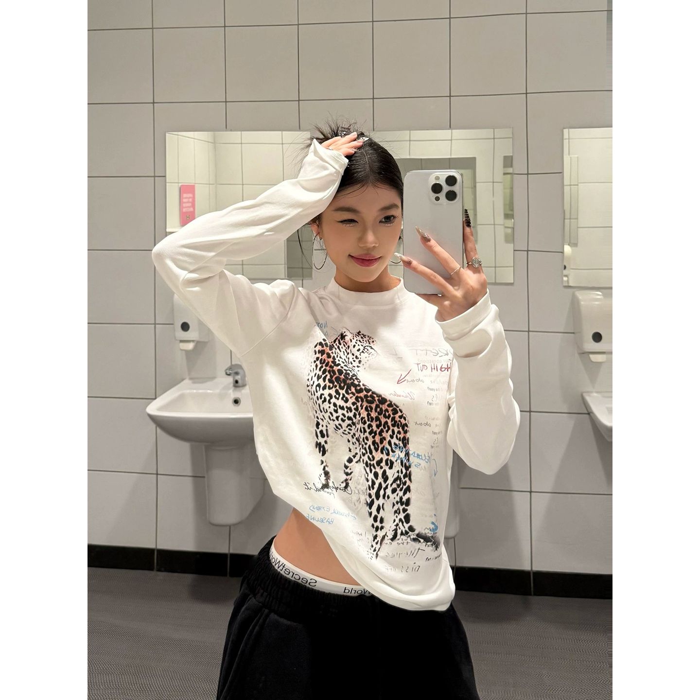 美式复古童趣豹子印花白色长袖T恤 服裝批發女裝批發服飾貨源