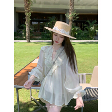 批发法式白色蕾丝拼接灯笼长袖V领<b class='q'>衬衫</b>女<b class='q'>新款</b>防晒雪纺衫