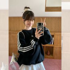 批发已出货三条杠蝴蝶结黑色<b class='q'>卫衣</b>女2026秋季新款韩系长袖上衣<b class='q'>外套</b>
