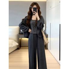 批发已出货秋冬2026新款灰色开衫吊带上衣女阔腿<b class='q'>裤</b><b class='q'>三件套</b><b class='q'>装</b>