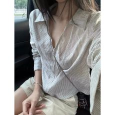 批发已出货宽松慵懒风设计感显瘦甜妹条纹V领防晒<b class='q'>衬衫</b>女