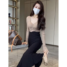 批发已出货 秋冬网红<b class='q'>套装</b>女2026新款褶皱长袖上衣+开叉鱼尾半身裙洋