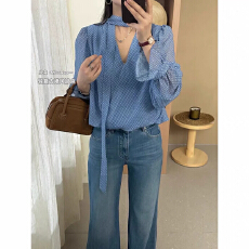 批发已出货蓝色波点高级感v领衬衫女<b class='q'>春</b>秋年新款设计感松紧下摆长袖上