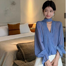 批发已出货法式蓝色波点轻薄飘带V领衬衫女长袖<b class='q'>春</b>秋新款高级感洋气减