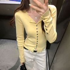 批发已出货 圆领单排扣针织开衫女<b class='q'>春</b>秋时尚软糯打底修身外穿上衣
