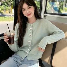 批发已出货 2026年<b class='q'>春</b>季甜美少女韩系珍珠蝴蝶结扣毛衣针织开衫女