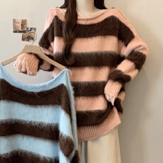 批发25秋冬浣熊长毛条纹一字领针织毛衣仿貂绒女小个子慵懒洋气上衣