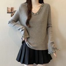 批发设计感立体花朵装饰V领针织衫女2025秋季新款修身显瘦打底衫上衣