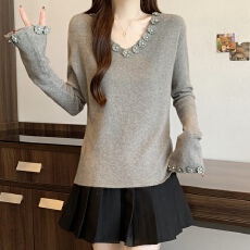 批发高级感灰色重工花朵V领针织衫女秋冬2025新款修身显瘦打底衫上衣