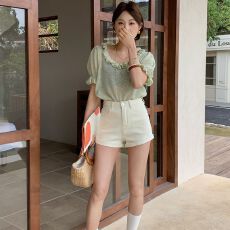 批发米白色高腰牛仔短<b class='q'>裤</b>女夏季2026新款<b class='q'>宽松</b>薄款卷边外穿a字五分热<b class='q'>裤</b>