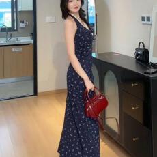 批发扭结蕾丝挂脖吊带碎花连衣裙子女装夏季2026新款海边度假沙滩<b class='q'>长裙</b>