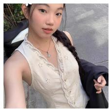批发纯欲高级感v领镂空<b class='q'>吊带</b><b class='q'>背心</b>女夏季外穿辣妹风气质修身无袖上衣潮