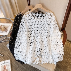 批发实拍大码女装春季新款<b class='q'>蕾丝</b>刺绣宽松设计感外搭叠高级感穿花朵<b class='q'>罩衫</b>