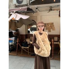 批发环保皮草皮毛一体<b class='q'>百搭</b>无袖马夹秋冬保暖毛毛马甲外套女2025新款