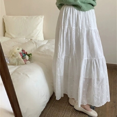 批发巨好看的白色镂空花朵<b class='q'>半身裙</b>女夏2026新款今年流行爆款a字裙长裙