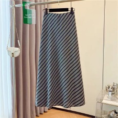 批发法式<b class='q'>复古</b>慵懒斜条纹半身裙女秋季新款设计感小众气质遮胯包臀<b class='q'>长裙</b>