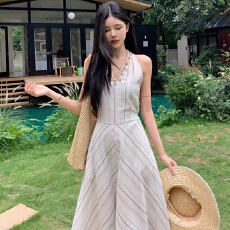 批发设计感V领条纹背心<b class='q'>连衣裙</b>女法式夏季新款别致减龄收腰显瘦长裙子