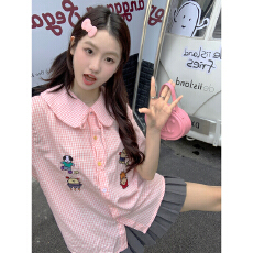 批发粉色格子娃娃领短袖衬衫女2026夏季别致刺绣绑带日系<b class='q'>甜美</b>格纹上衣