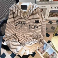 批发<b class='q'>韩版</b>秋冬季宽松百搭刺绣字母polo领拼接连帽<b class='q'>卫衣</b>女