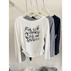 批发韩系斜肩字母<b class='q'>印花</b>长袖T恤时尚早秋新款女宽松上衣