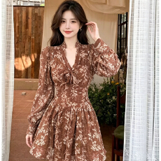 批发复古碎花连衣裙女V领胸前系带泡泡<b class='q'>长袖</b>收腰荷叶边高腰显瘦小个子