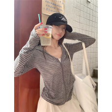 批发雪花美式<b class='q'>条纹</b>拉链款防晒开衫<b class='q'>长袖</b>女夏季薄款V领罩衫上衣连帽