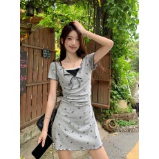 批发黑色<b class='q'>蝴蝶结</b>印花收腰<b class='q'>连衣裙</b>女小个子度假风气质显瘦假两件针织短裙