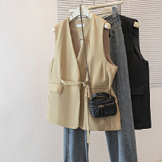 批发实拍大码女装<b class='q'>韩版</b>高级感设计西装<b class='q'>外套</b>小众流休闲时尚百搭马甲上衣