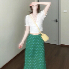 批发2025新款度假风法式绿色碎花鱼尾半身裙子女夏季爆款<b class='q'>两件</b>套装长裙