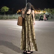 批发法式v领吊带碎花连衣裙子女夏季2025新款海边度假<b class='q'>复古</b>气质<b class='q'>长裙</b>裤