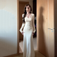 批发法式高级感长袖针织连衣裙子女秋冬新款气质打底巨好看包臀长裙子